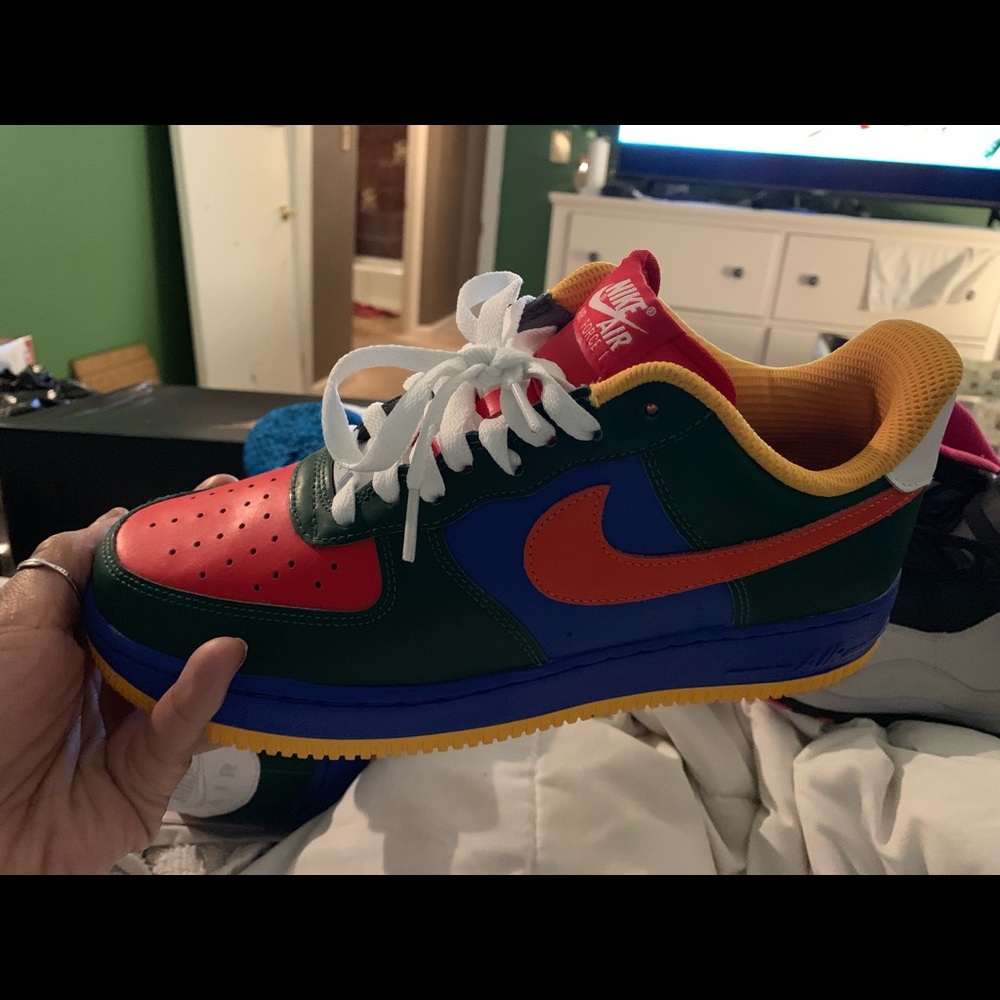 Sneakers - Picture 4 of 8